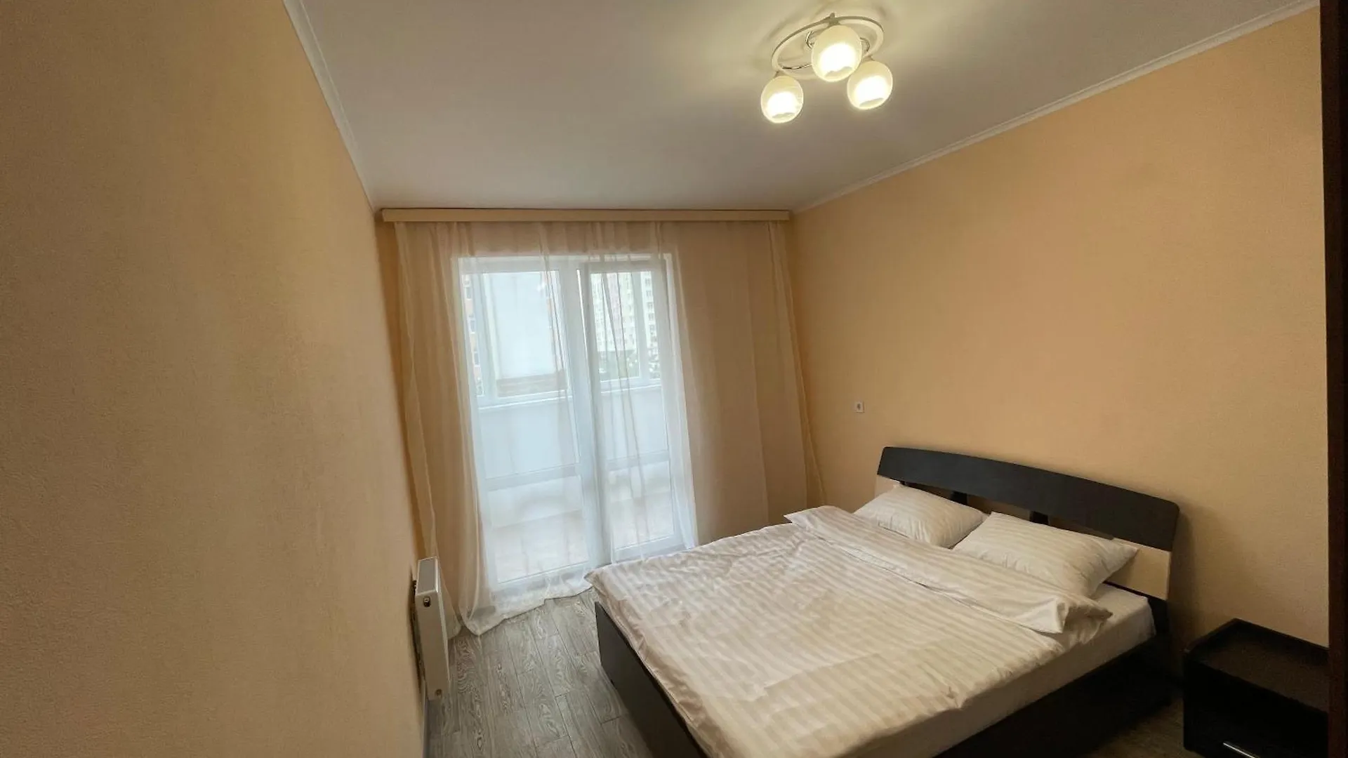 Apartment Voskresenska 18 , Парковые Озера Kijów