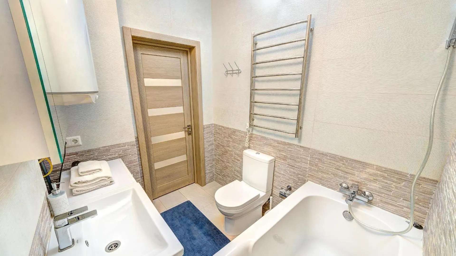 Apartment Voskresenska 18 , Парковые Озера Kijów