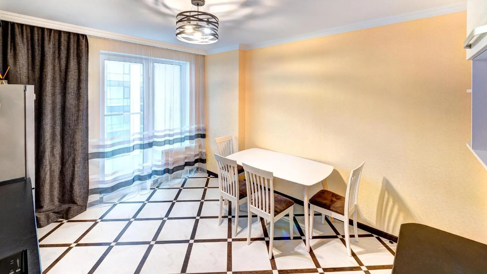 Apartment Voskresenska 18 , Парковые Озера Kijów