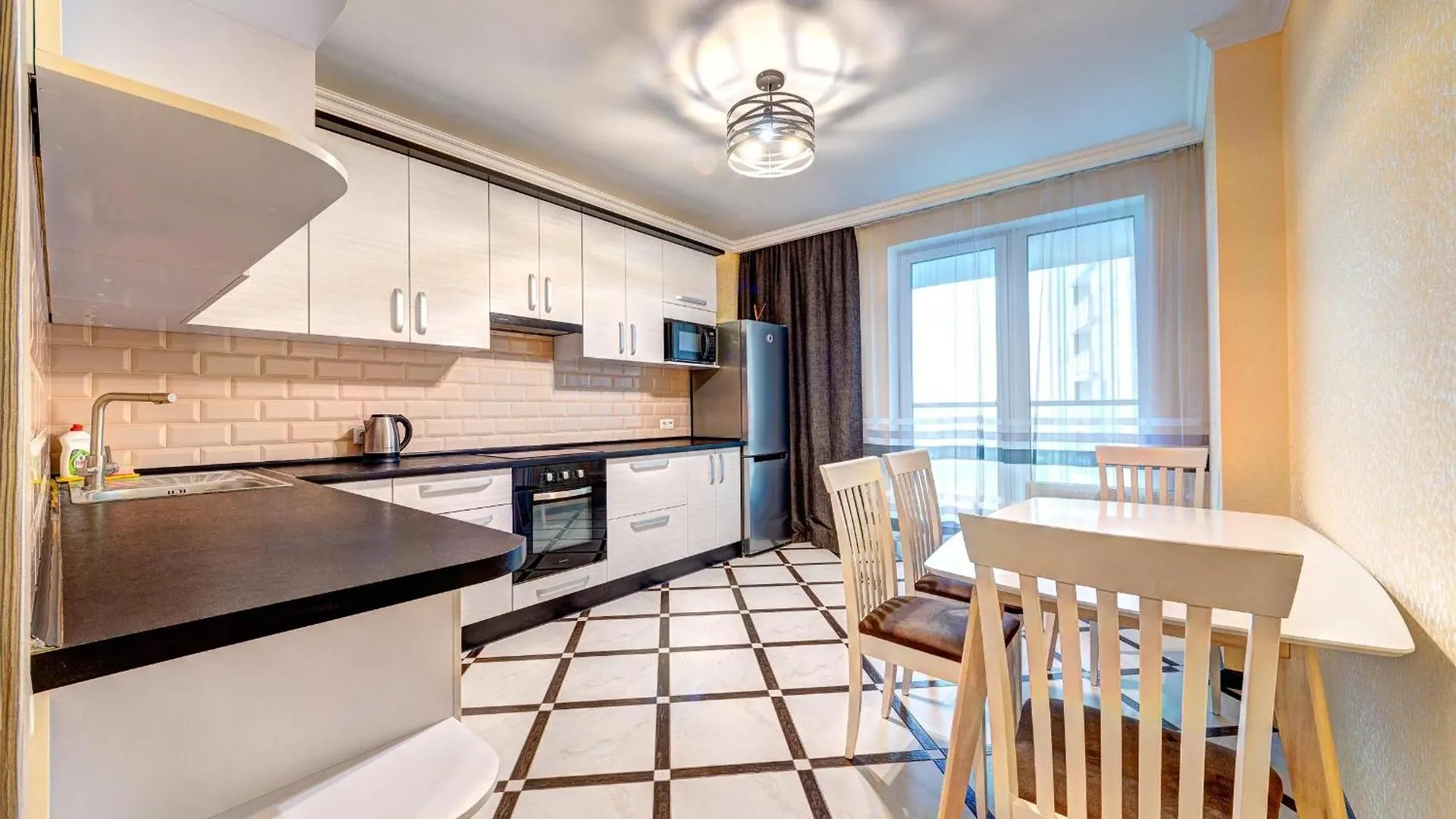 Apartment Voskresenska 18 , Парковые Озера Kijów