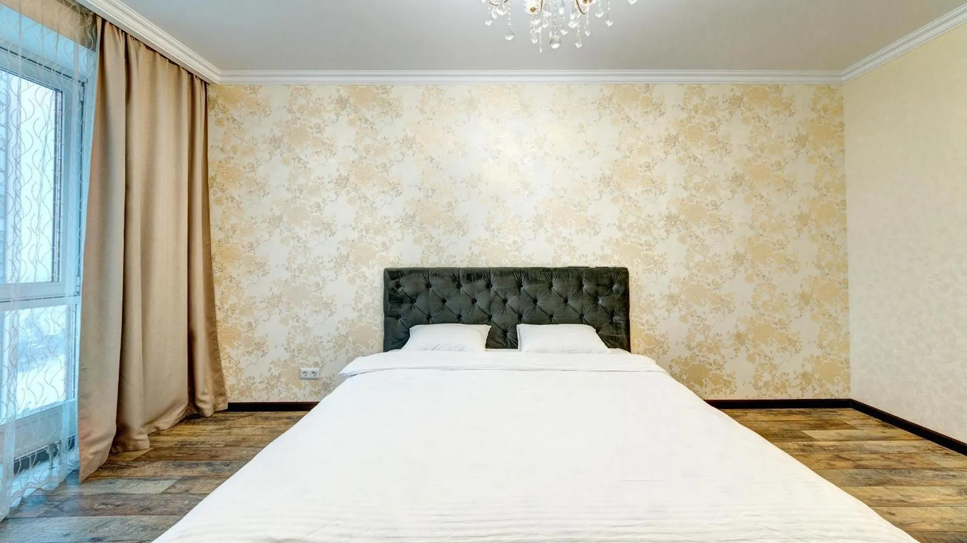 Apartment Voskresenska 18 , Парковые Озера Kijów