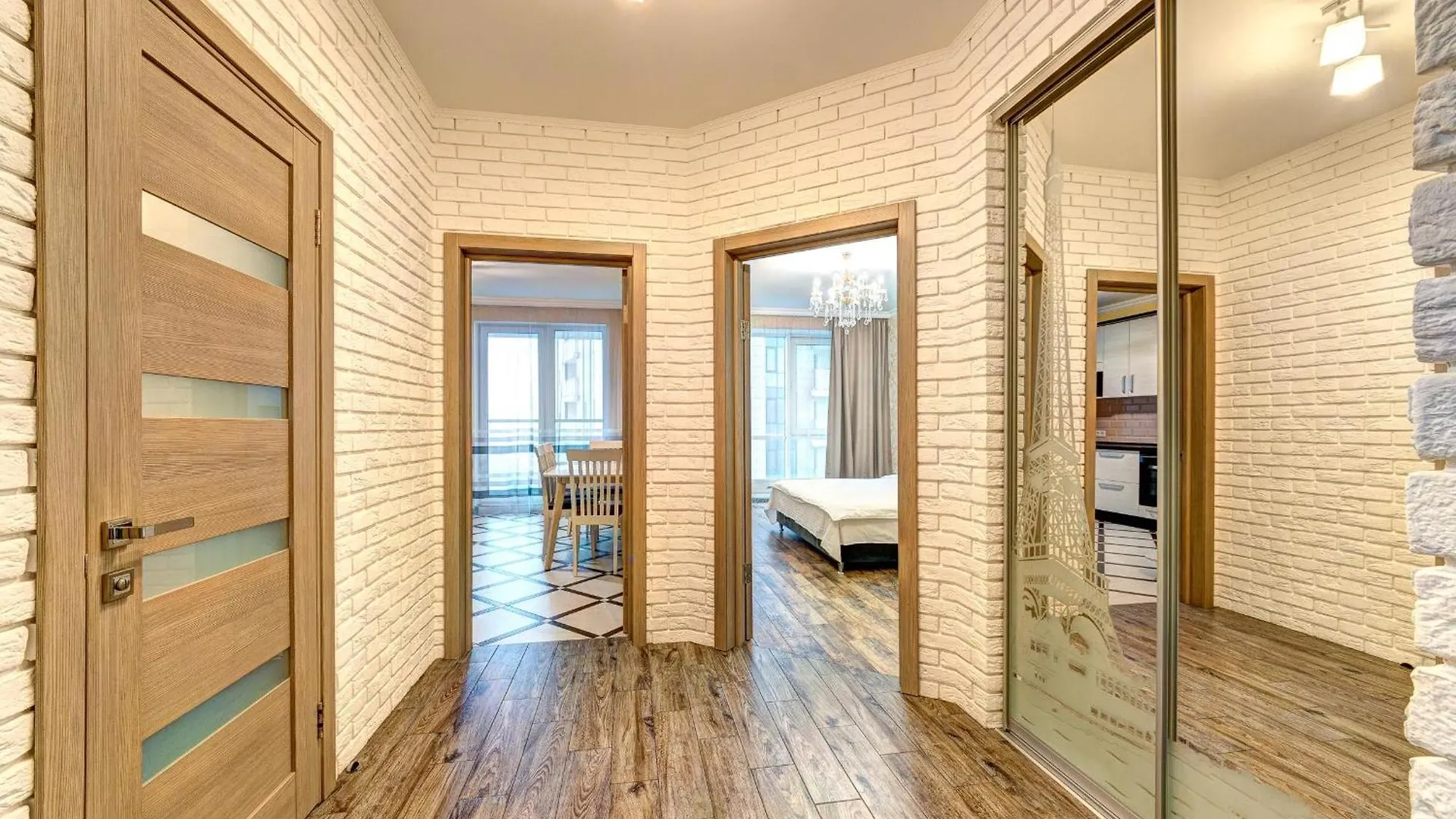Apartment Voskresenska 18 , Парковые Озера Kijów