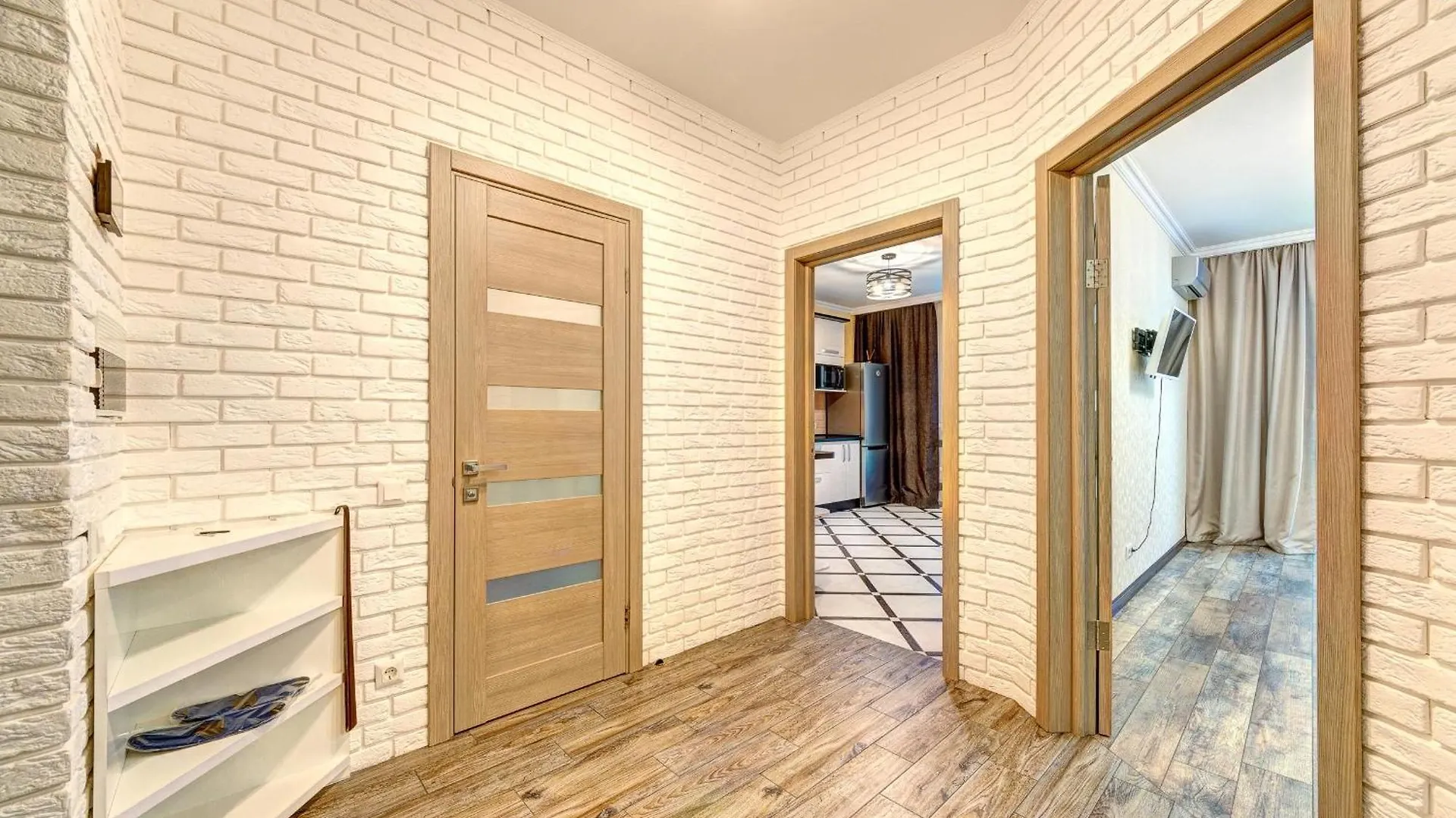 Apartment Voskresenska 18 , Парковые Озера Kijów Ukraina
