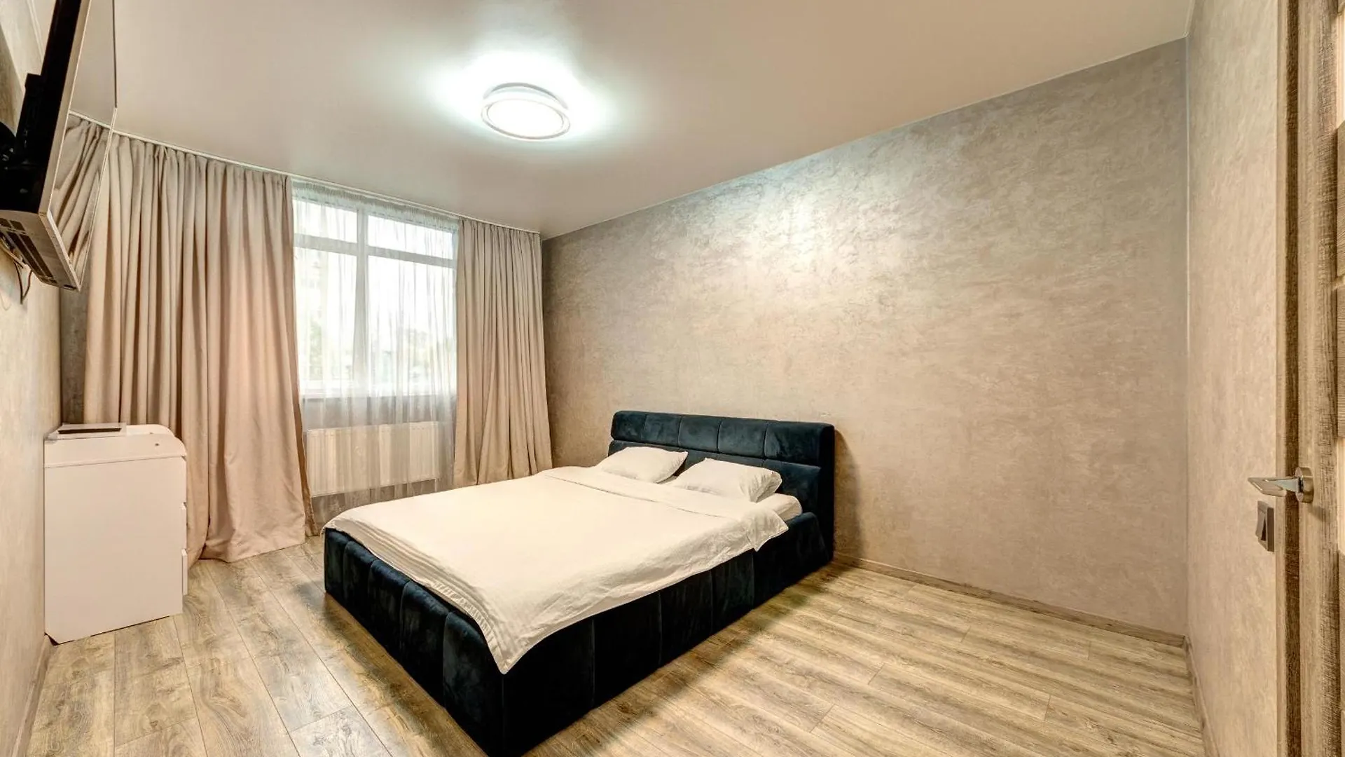 Apartment Voskresenska 18 , Парковые Озера Kijów