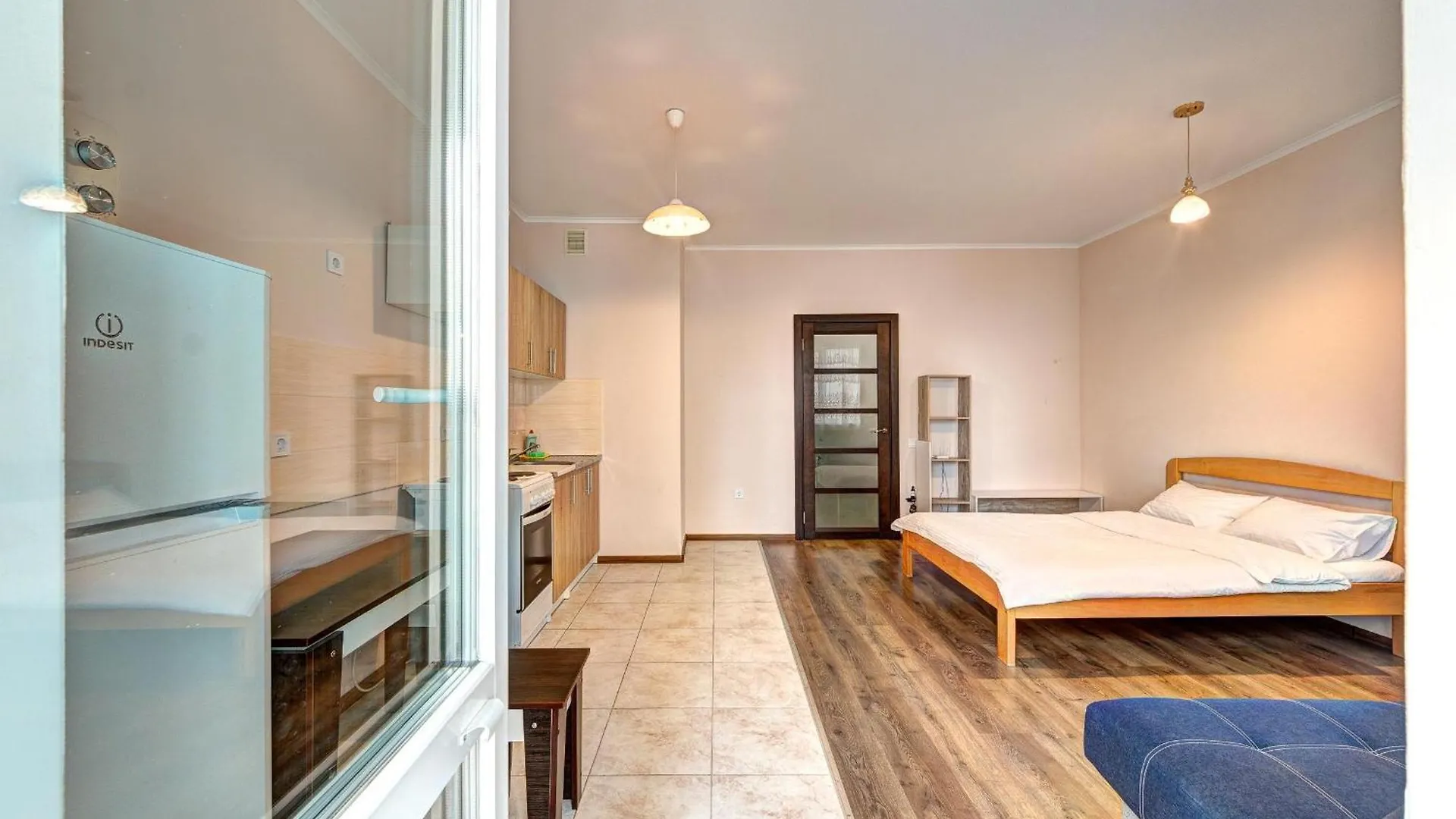Apartment Voskresenska 18 , Парковые Озера Kijów