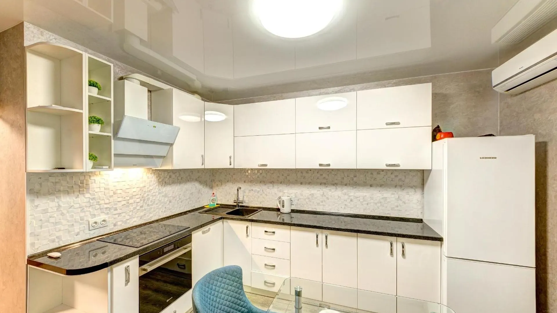 Apartment Voskresenska 18 , Парковые Озера Kyiv