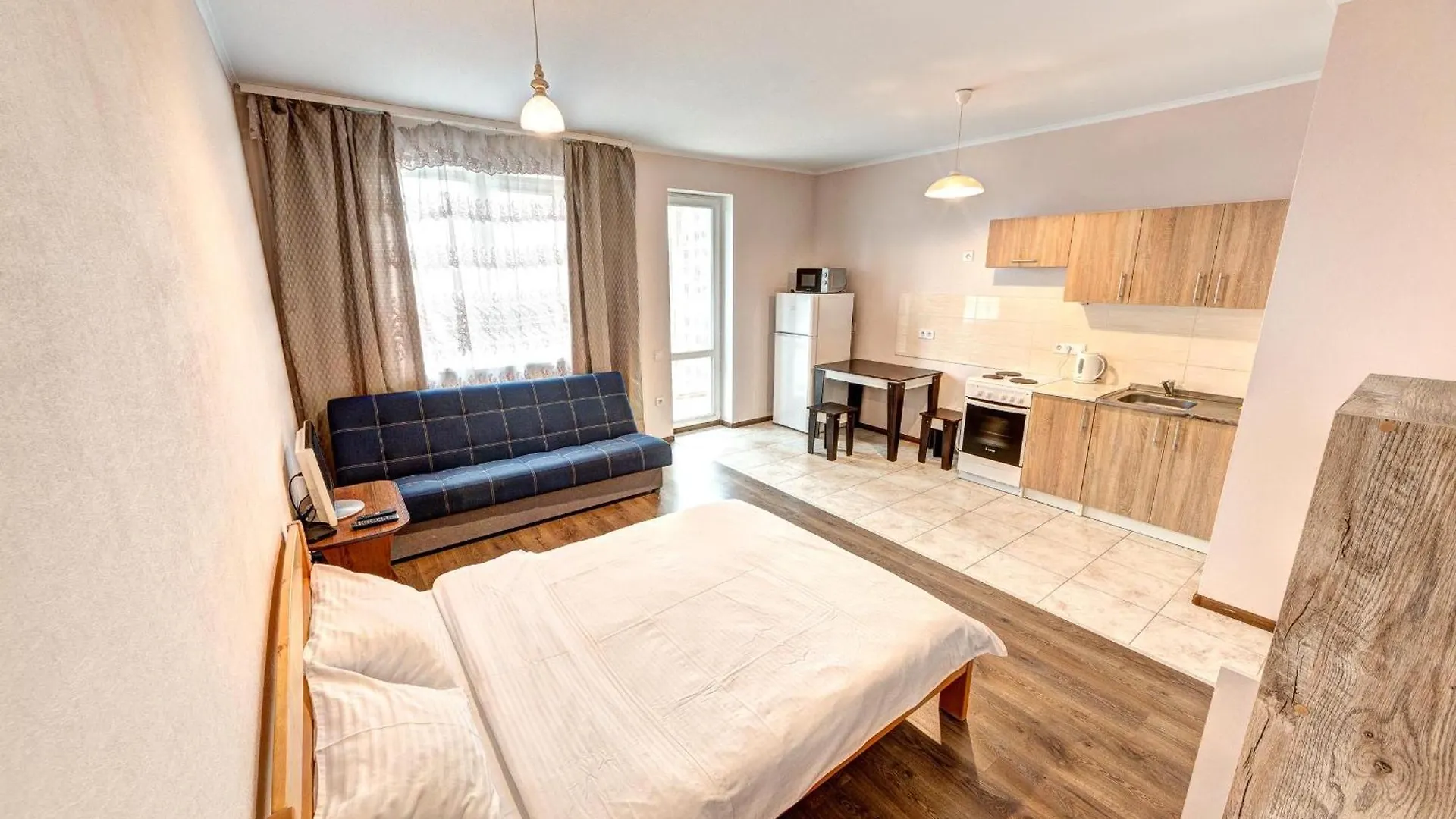 Apartment Voskresenska 18 , Парковые Озера Kijów