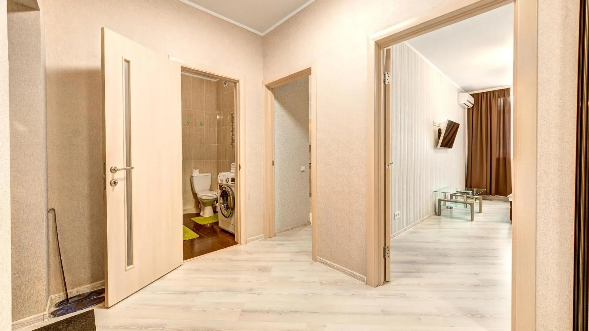 Apartment Voskresenska 18 , Парковые Озера Kyiv