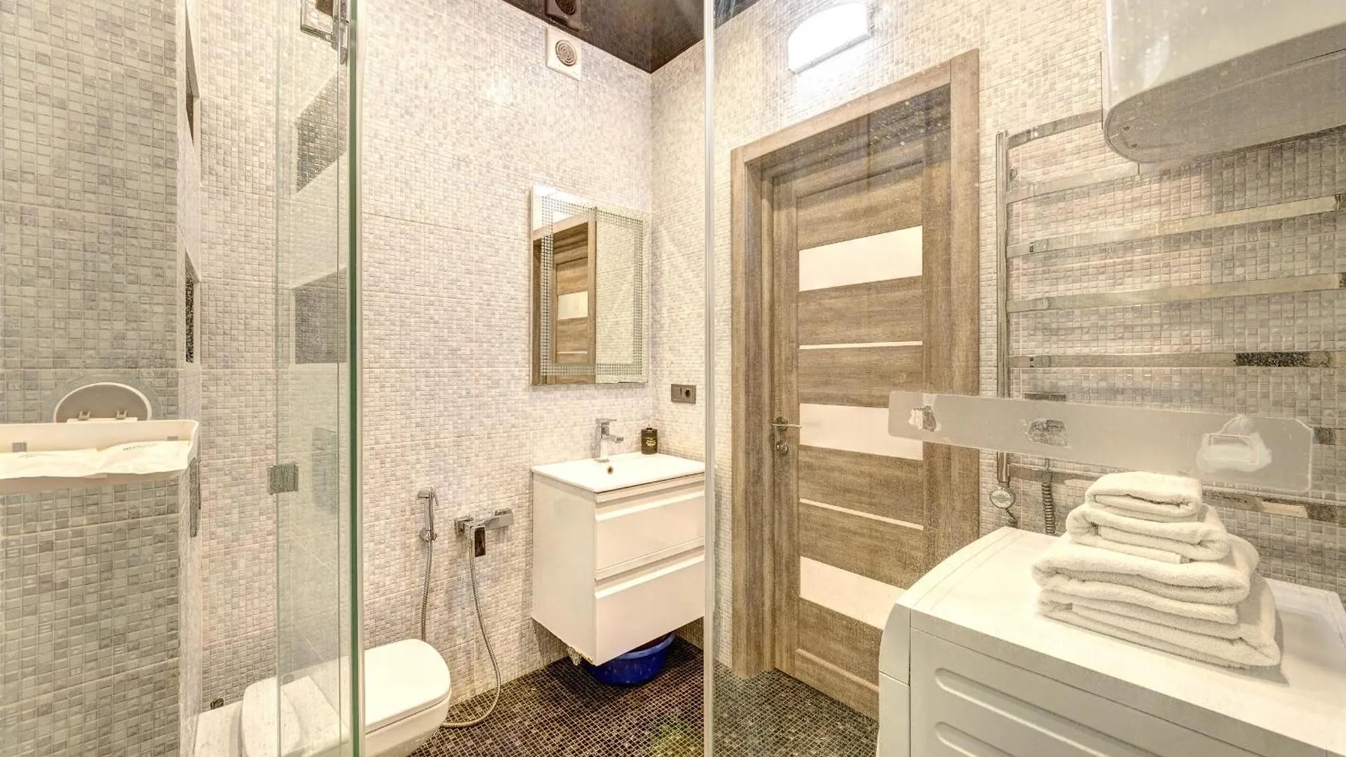 Apartment Voskresenska 18 , Парковые Озера Kijów Ukraina