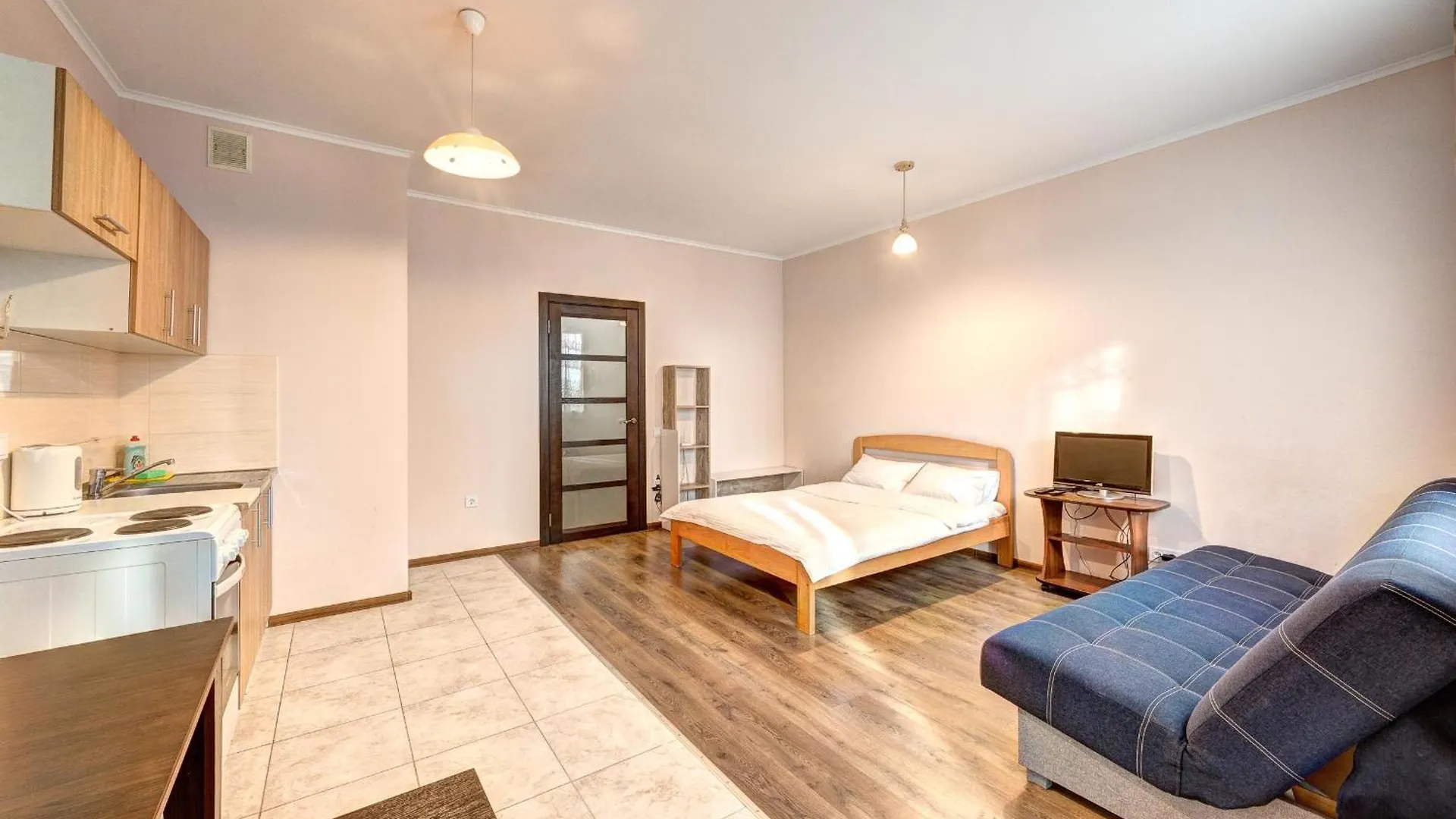 Apartment Voskresenska 18 , Парковые Озера Kijów