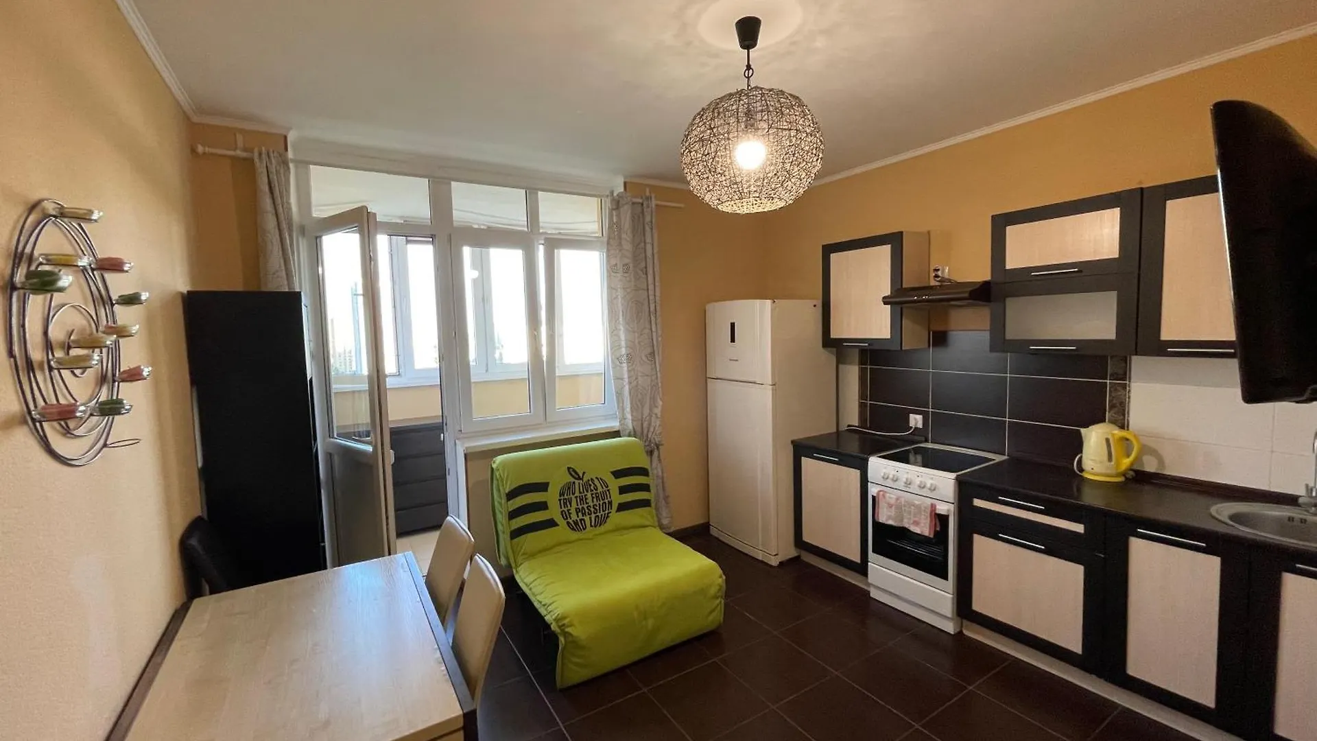 Apartment Voskresenska 18 , Парковые Озера Kijów