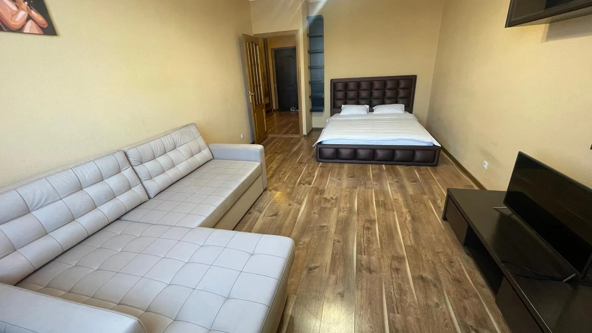 Apartment Voskresenska 18 , Парковые Озера Kijów Ukraina