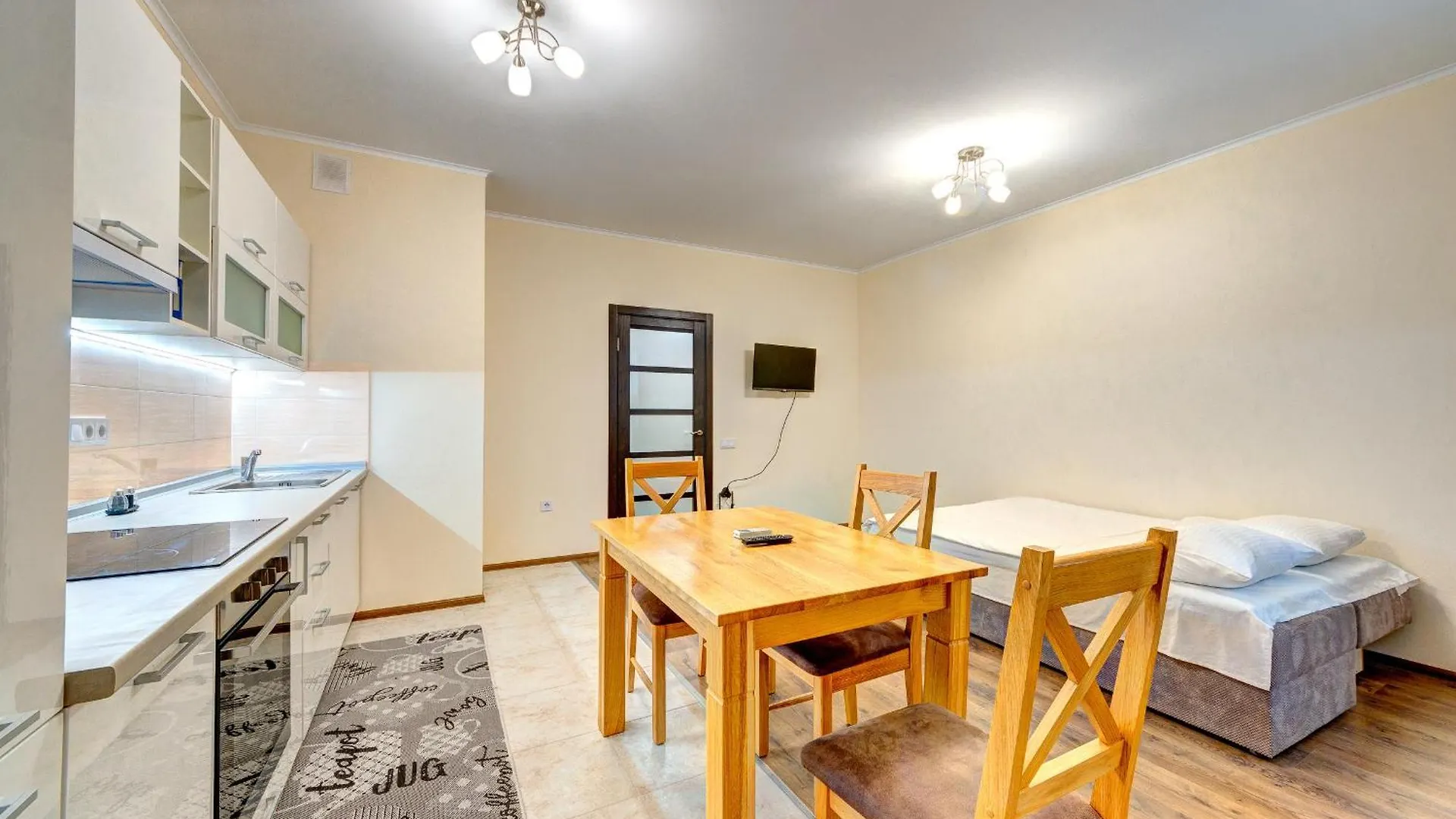 Apartment Voskresenska 18 , Парковые Озера Kijów