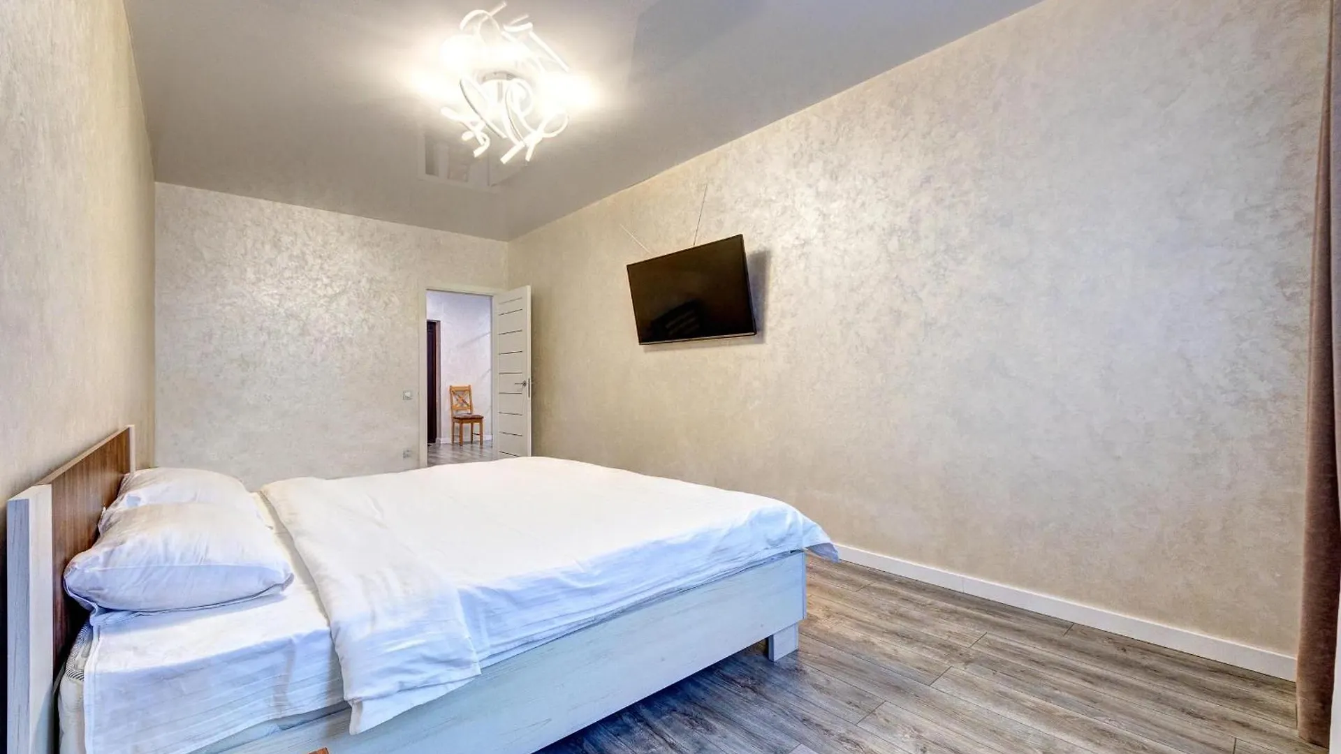 Apartment Voskresenska 18 , Парковые Озера Kyiv