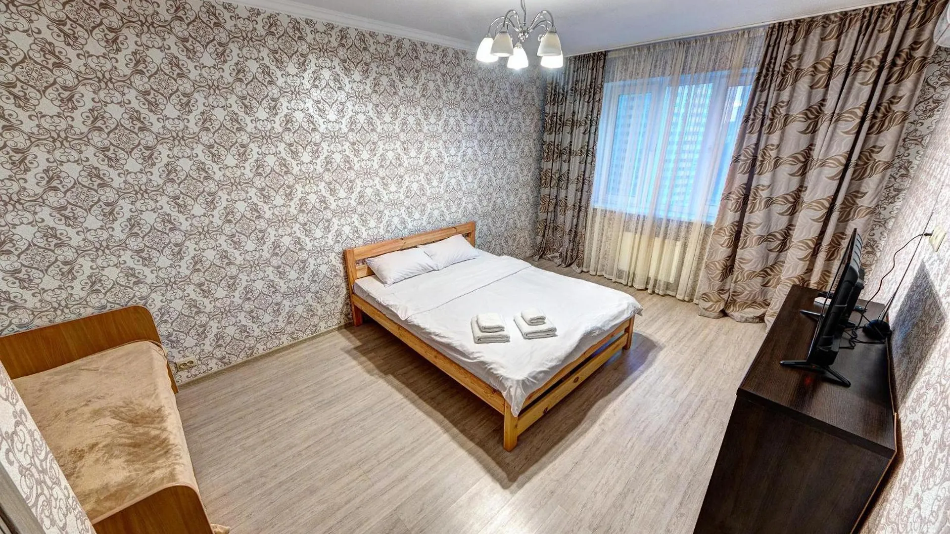 Apartment Voskresenska 18 , Парковые Озера Kijów