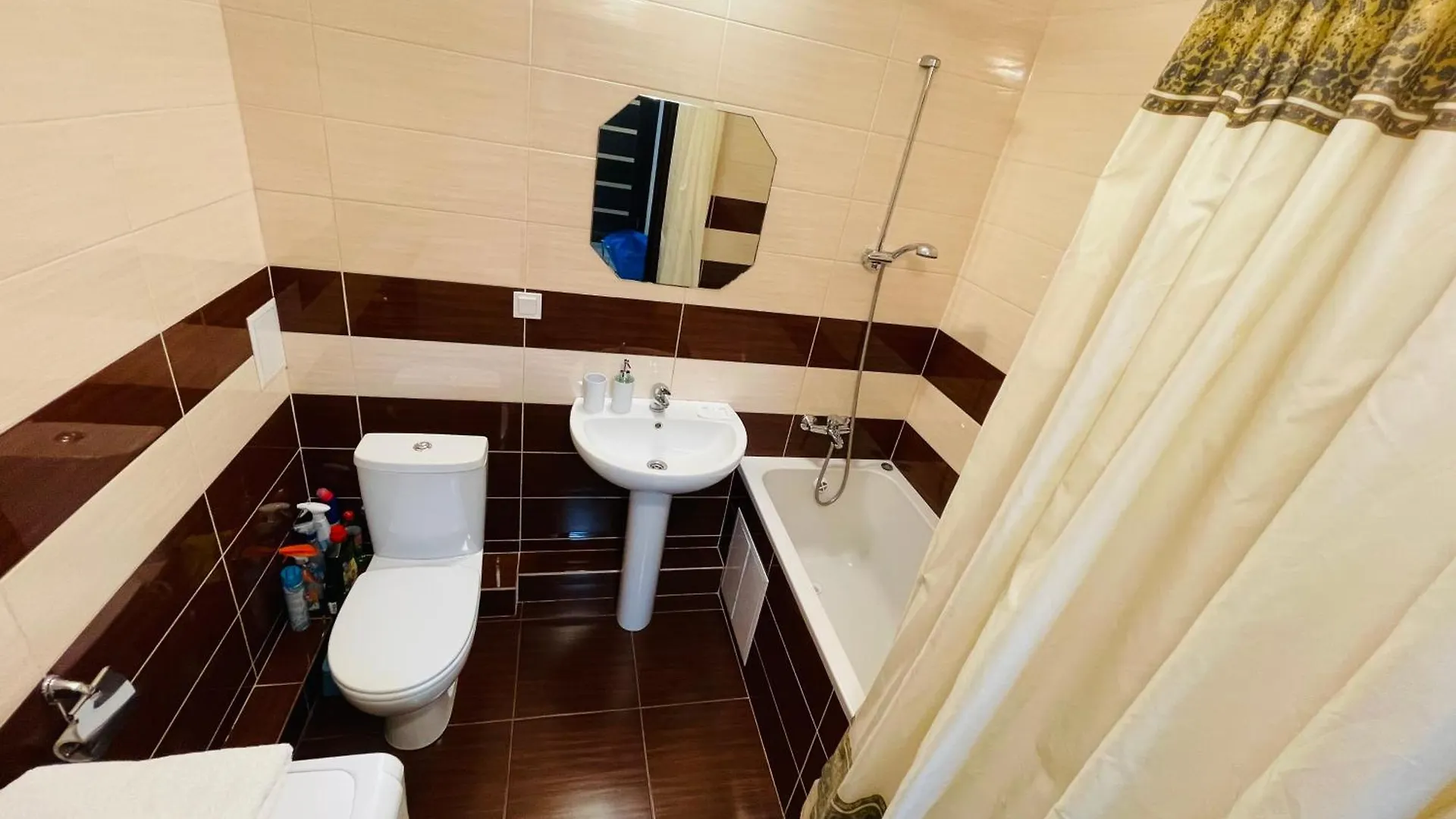 Apartment Voskresenska 18 , Парковые Озера Kyiv