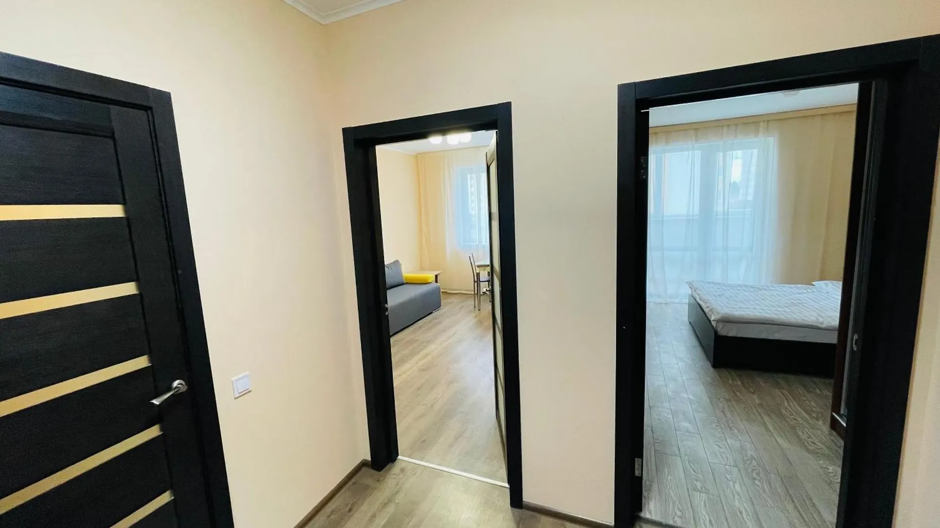 Apartment Voskresenska 18 , Парковые Озера Kijów
