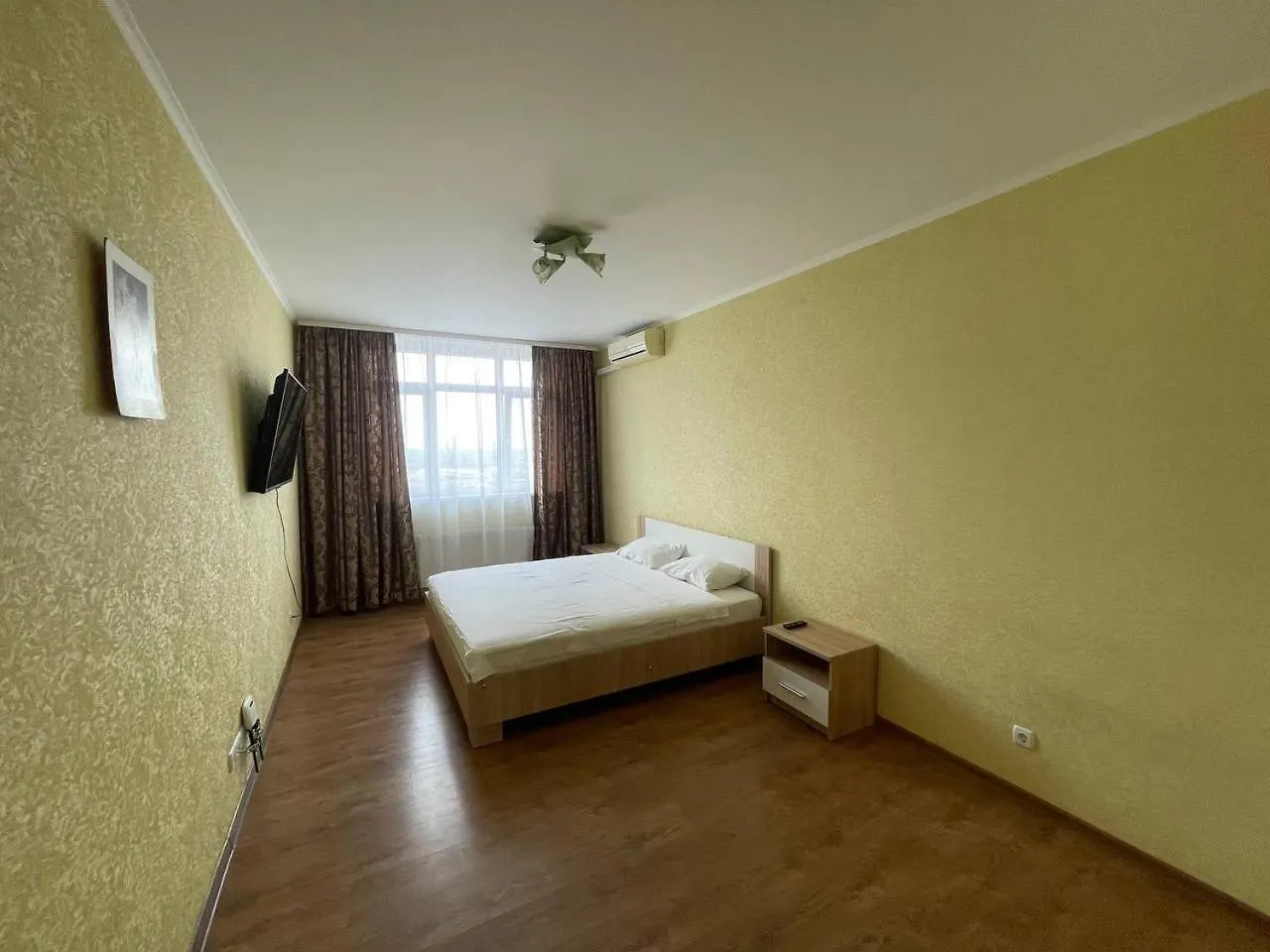 Apartment Voskresenska 18 , Парковые Озера Kyiv